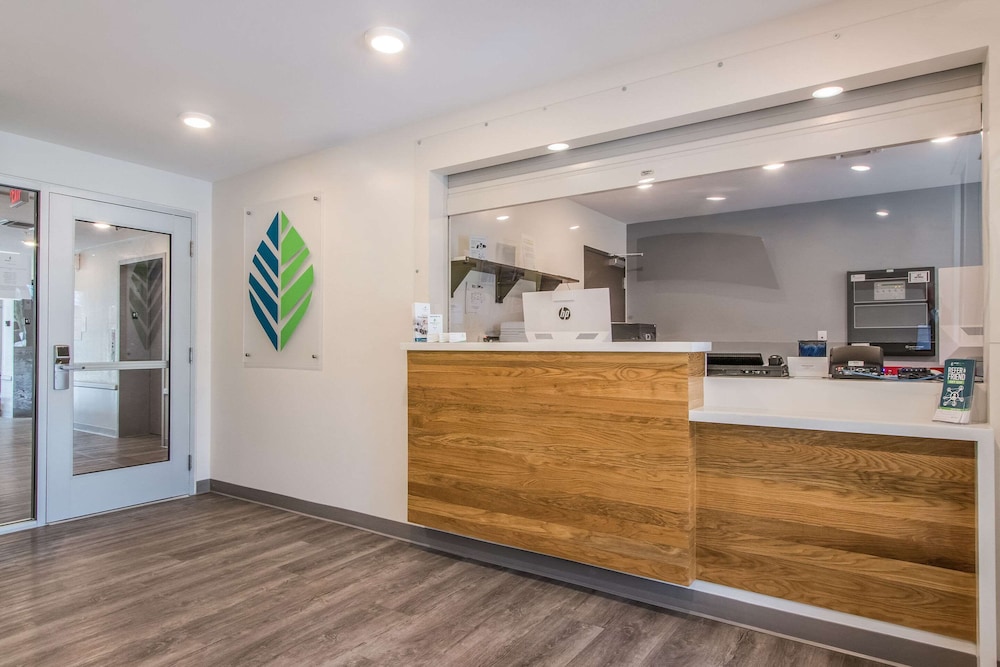 WoodSpring Suites Doral Miami Airport 8/51