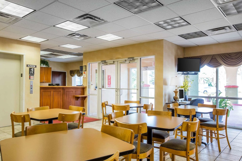 Econo Lodge Valdosta Mall Area 22/33