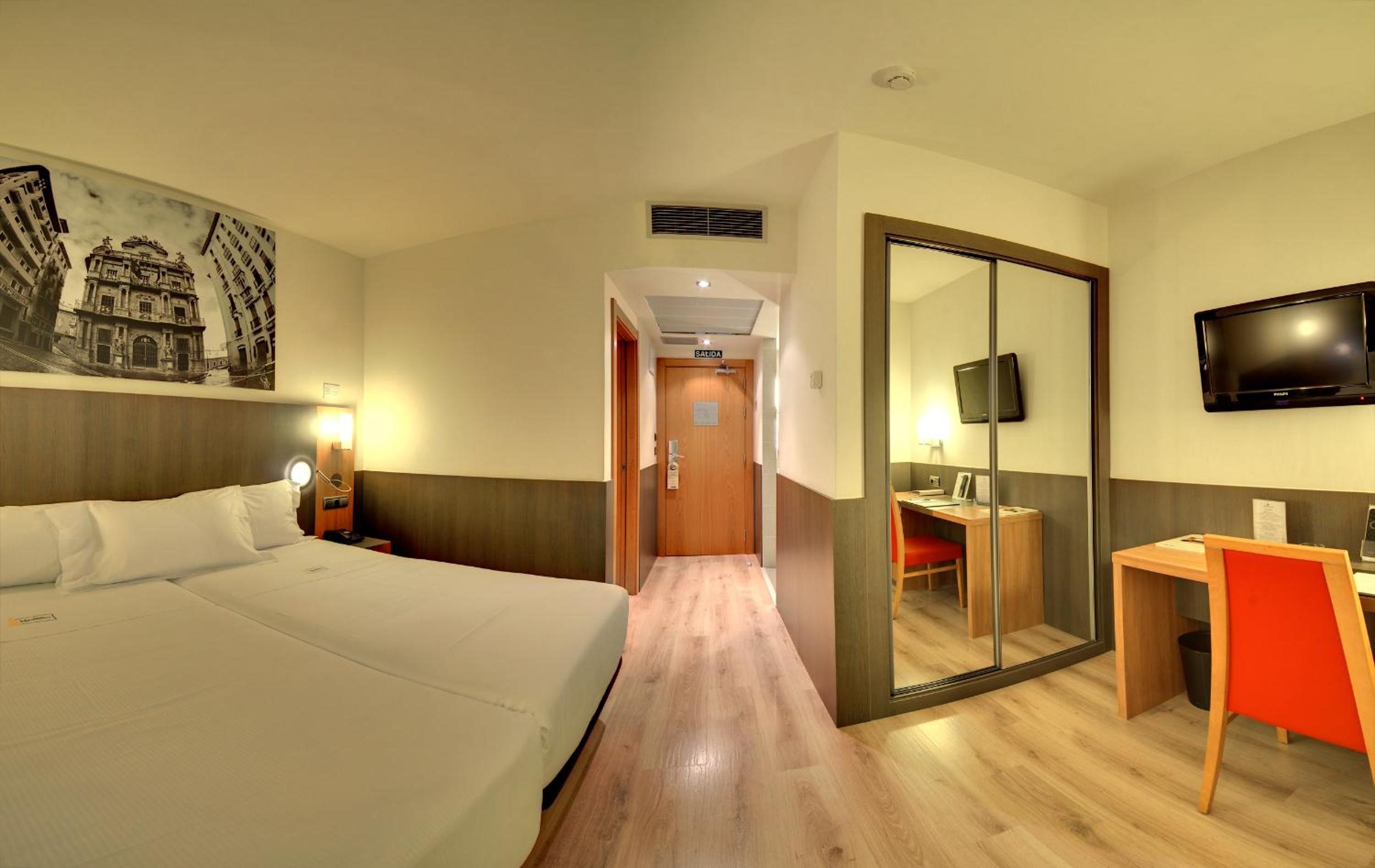 Standard, Double or Twin Bed, Accessible