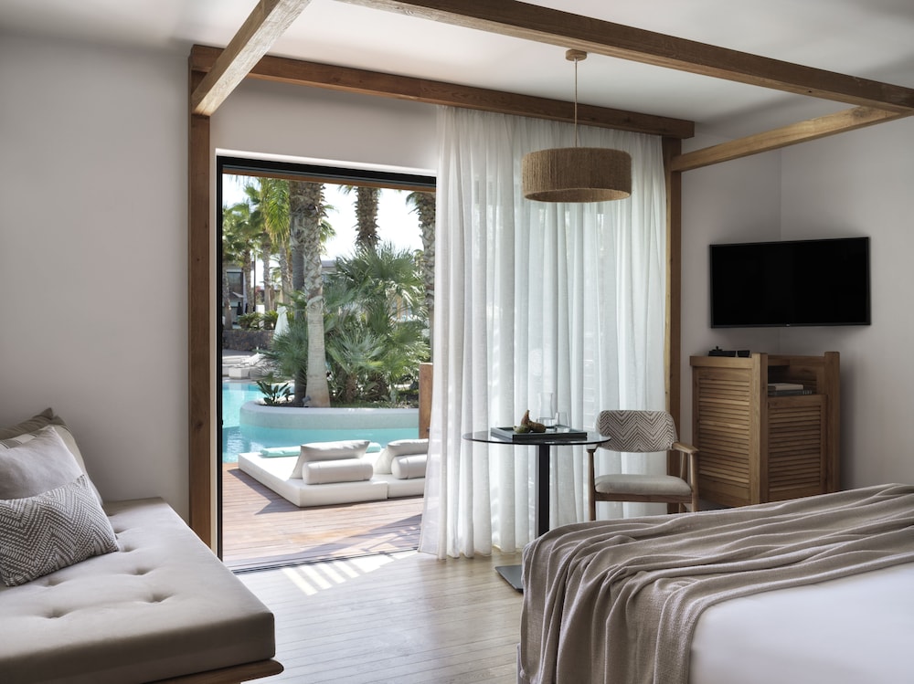 Premium, Double Bed, Shared Pool