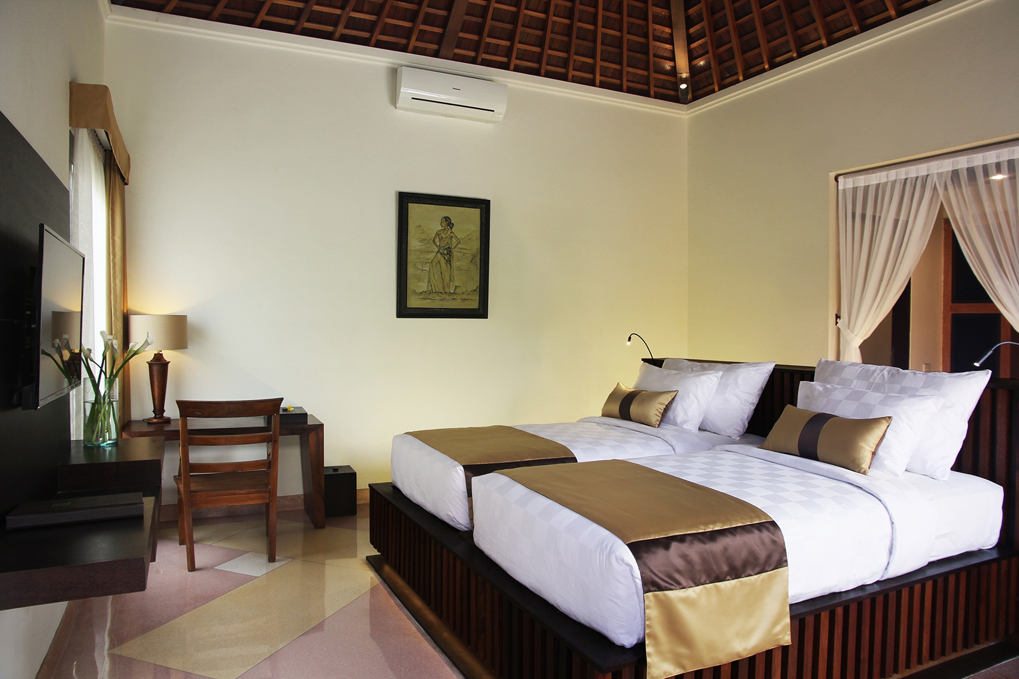 2 Bedrooms, Pool, Villa