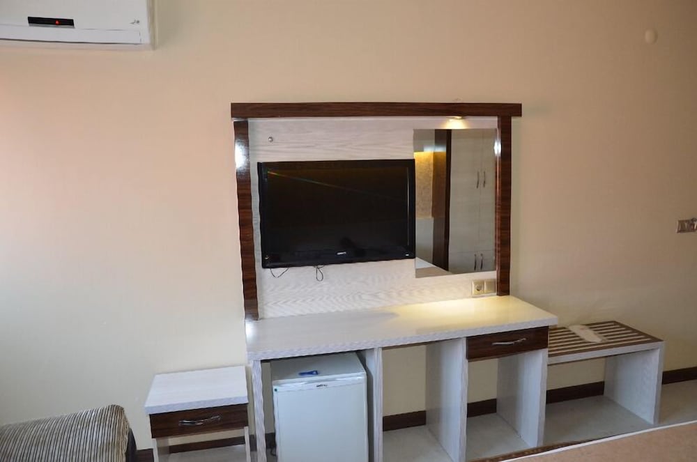 Napa Hotel 35/37