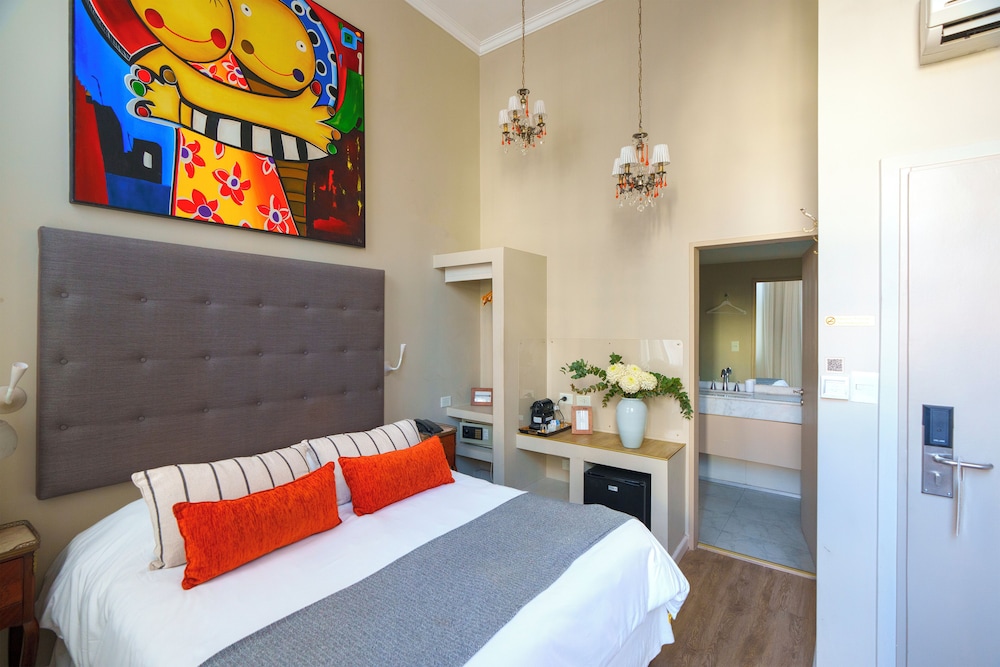 DELUXE, DOUBLE BED, JETTED TUB