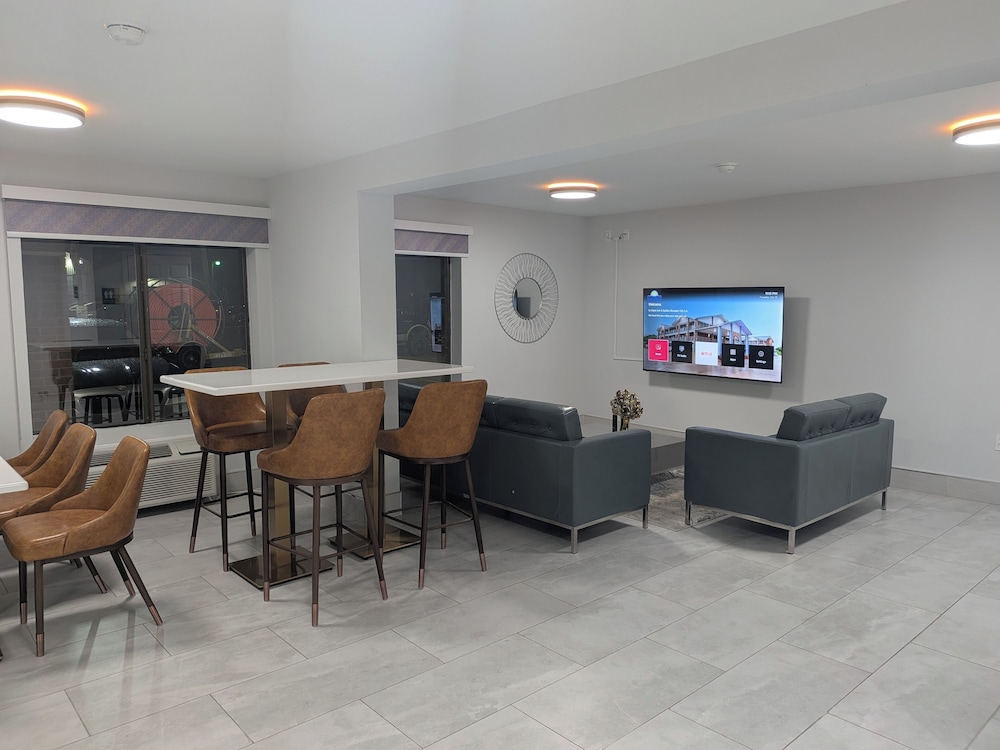 Days Inn & Suites by Wyndham Bossier City 32/50
