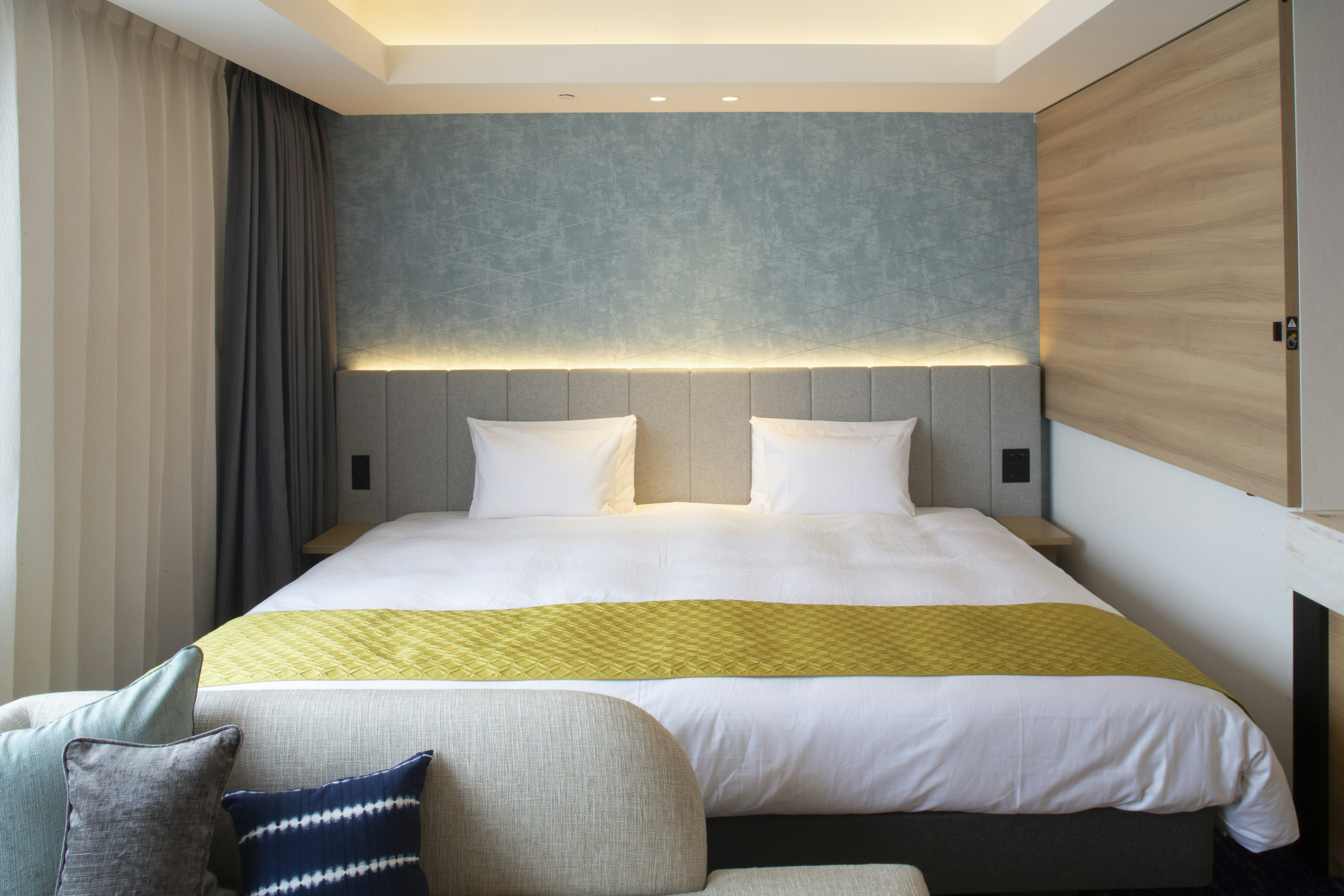 Hollywood, Deluxe, Twin Beds