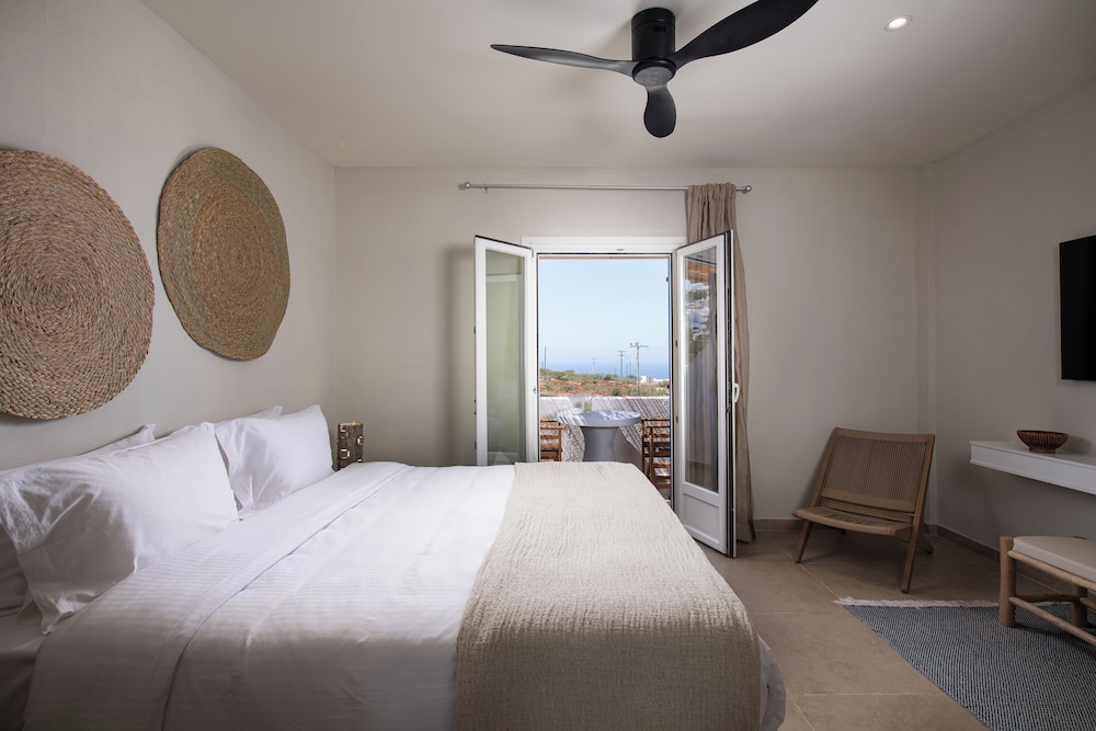 The Noverian Bios Santorini Boutique Hotel 32/78