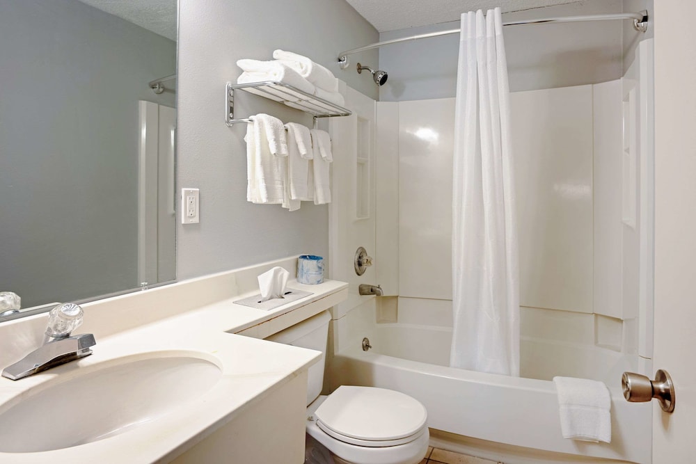 Quality Inn Frontier at US Hwy 30 6/34