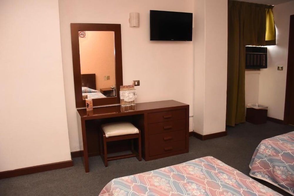 Maria Victoria Hotel 65/71