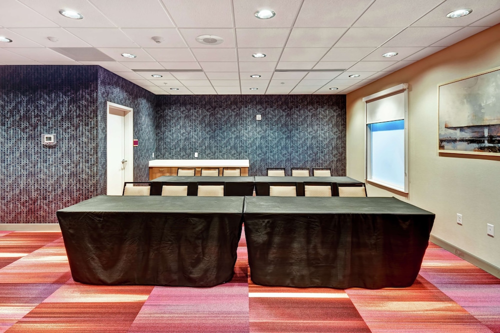 Home2 Suites by Hilton Springfield North 48/57