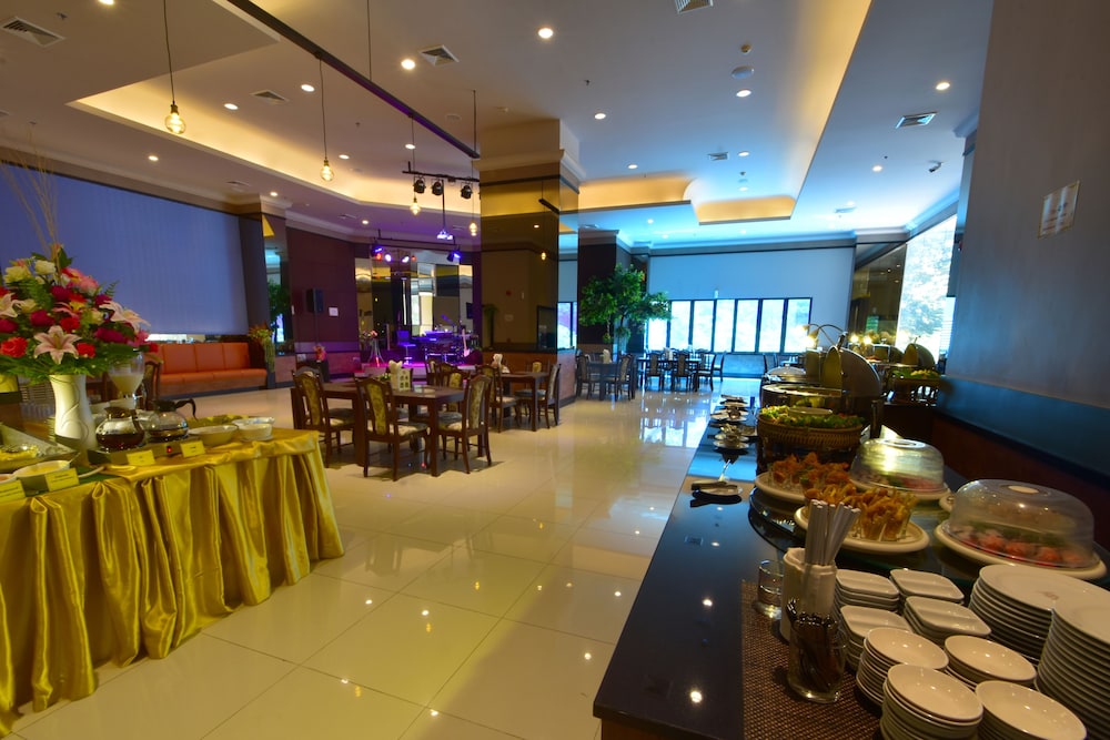 Siam Oriental Hotel 10/69