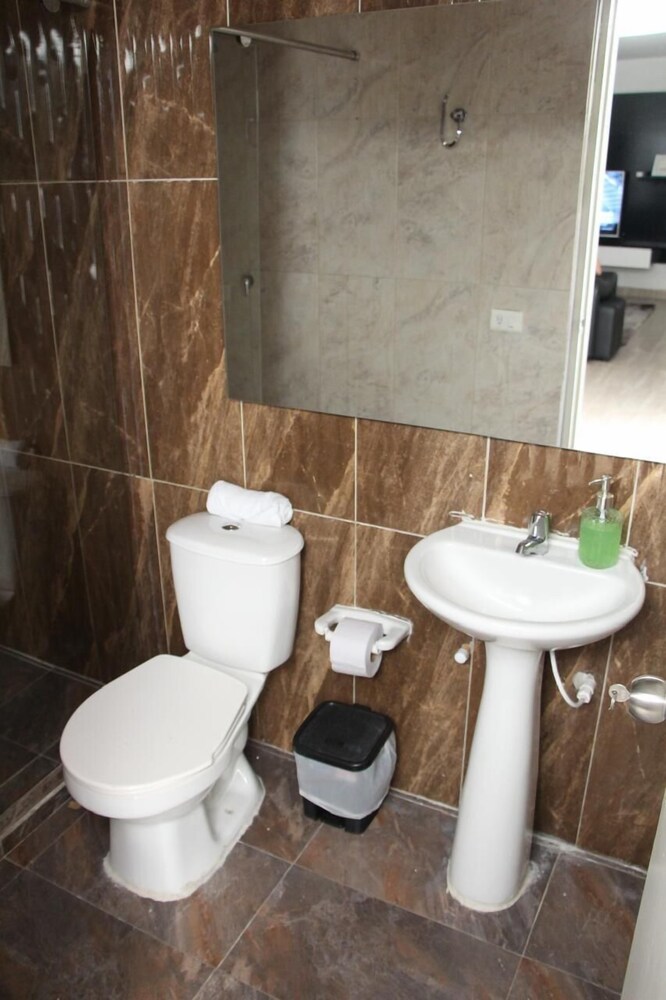Casa Laureles Hotel 50/50