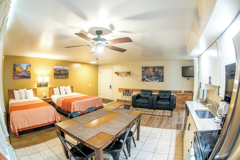 Glenwood Springs Cedar Lodge 21/48