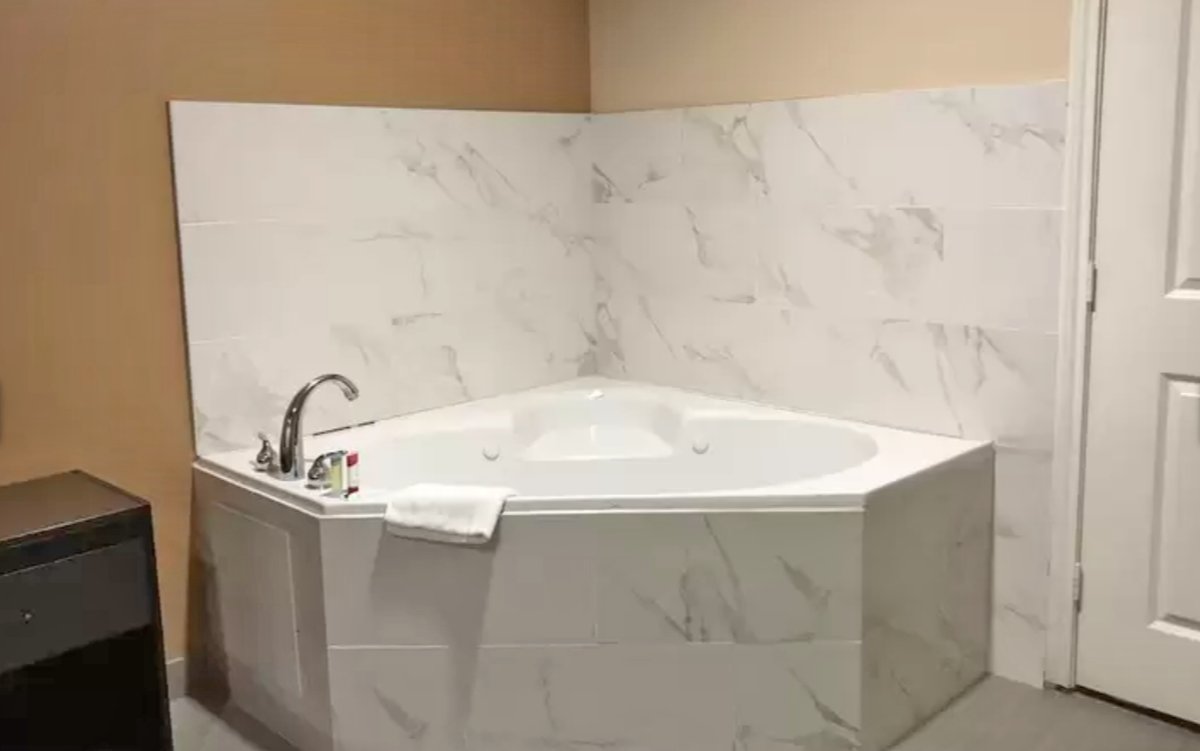 Downtowner Inns & Suites 16/16