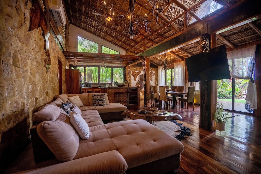 Ocho Artisan Bungalows 53/80