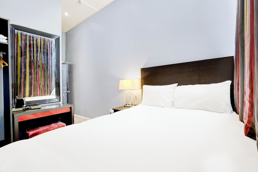 London Shelton Hotel, Finsbury Park 12/51