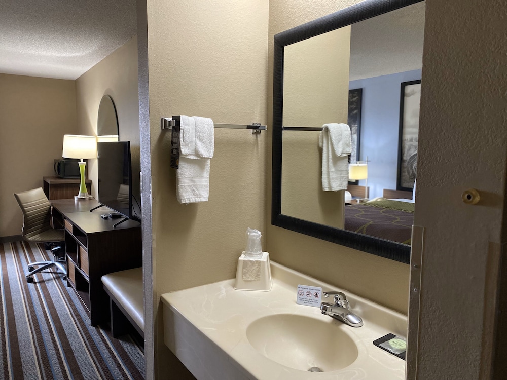 Super 8 by Wyndham Winfield/Quail Ridge Area 25/26