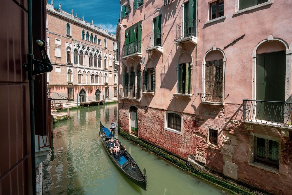 San Marco Boutique Canal View 27/33