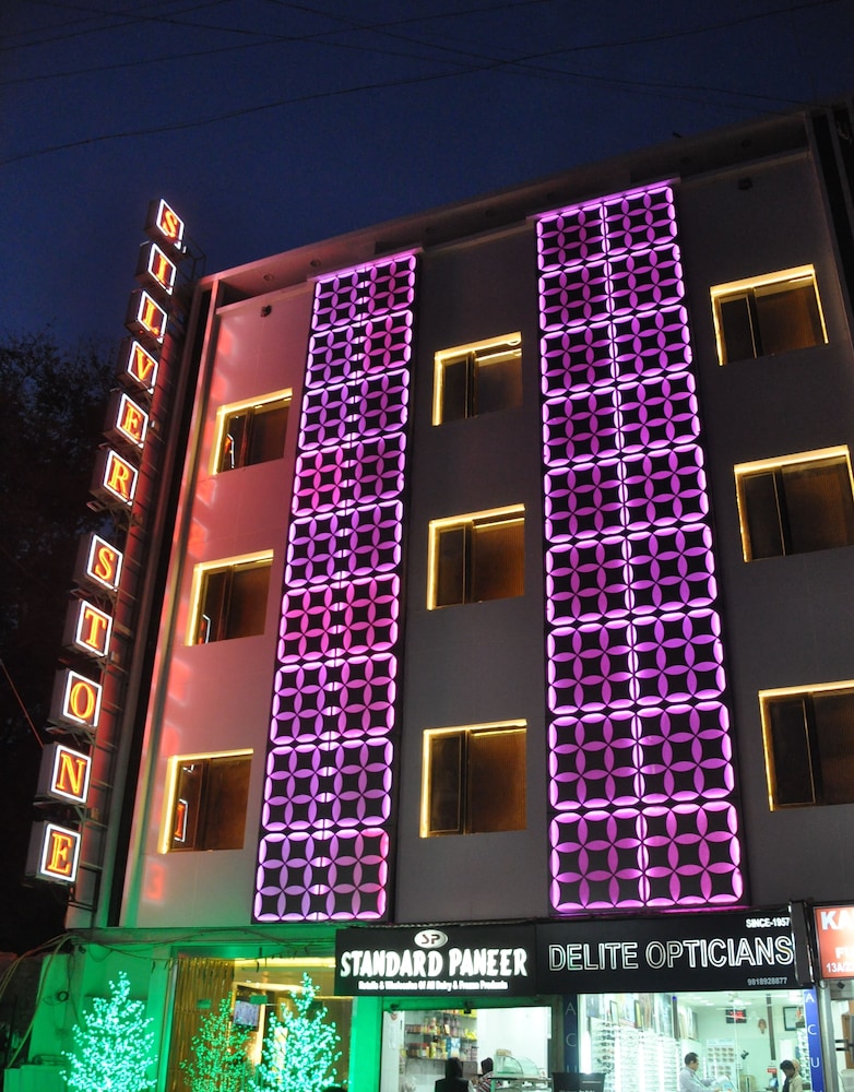 Hotel Silver Stone 3/56