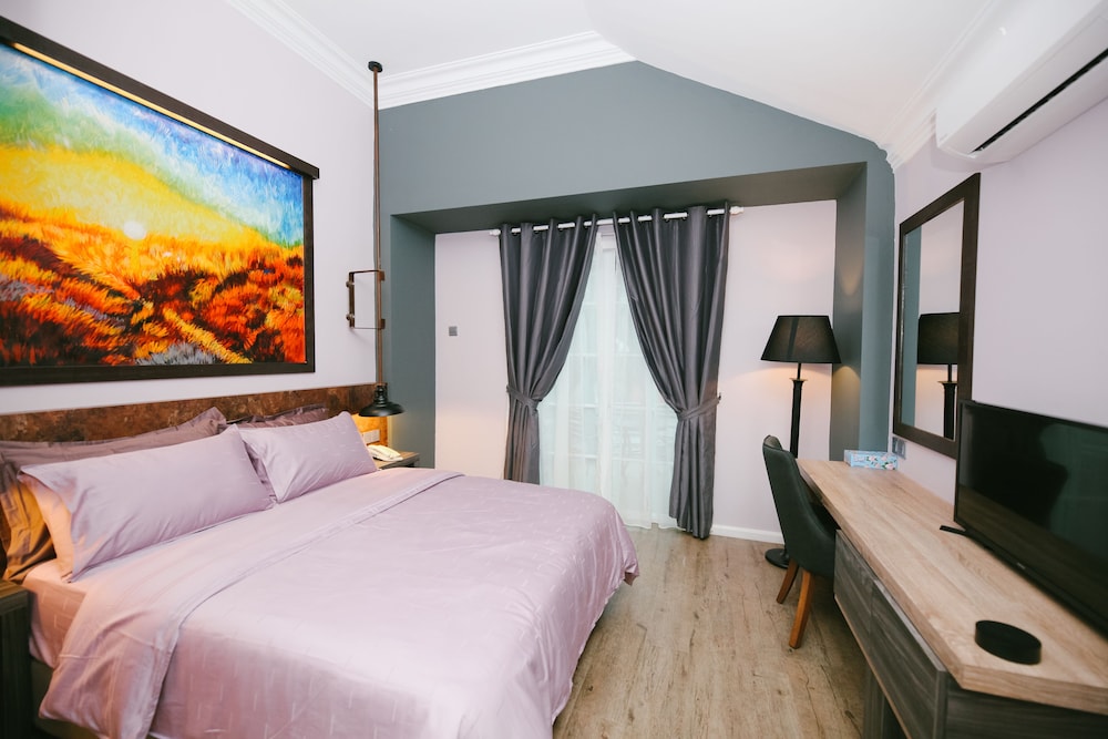 ELITE, QUEEN BED