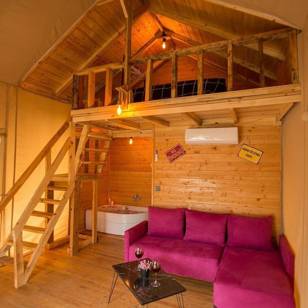 The Hill Glamping 16/47