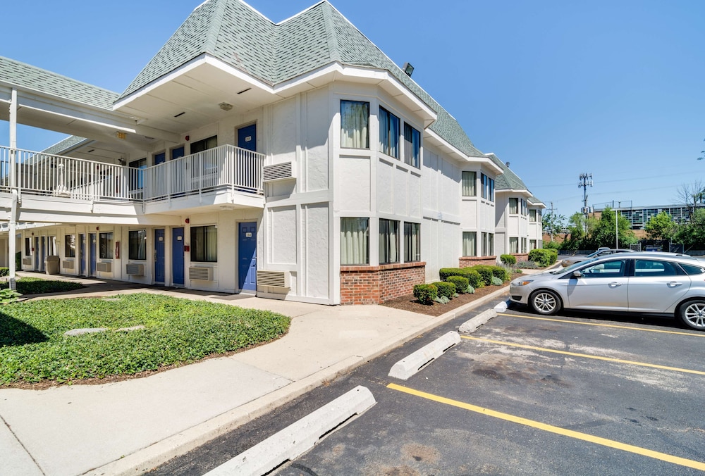 Motel6 Schiller Park, IL - Chicago O'Hare 41/48