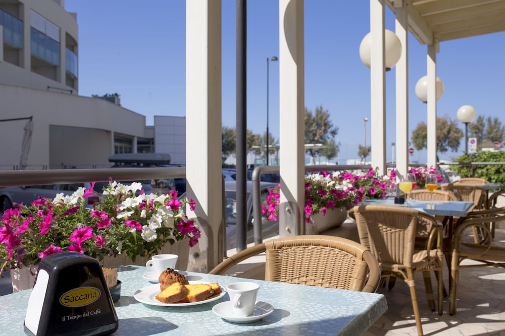Hotel Paradiso 30/50