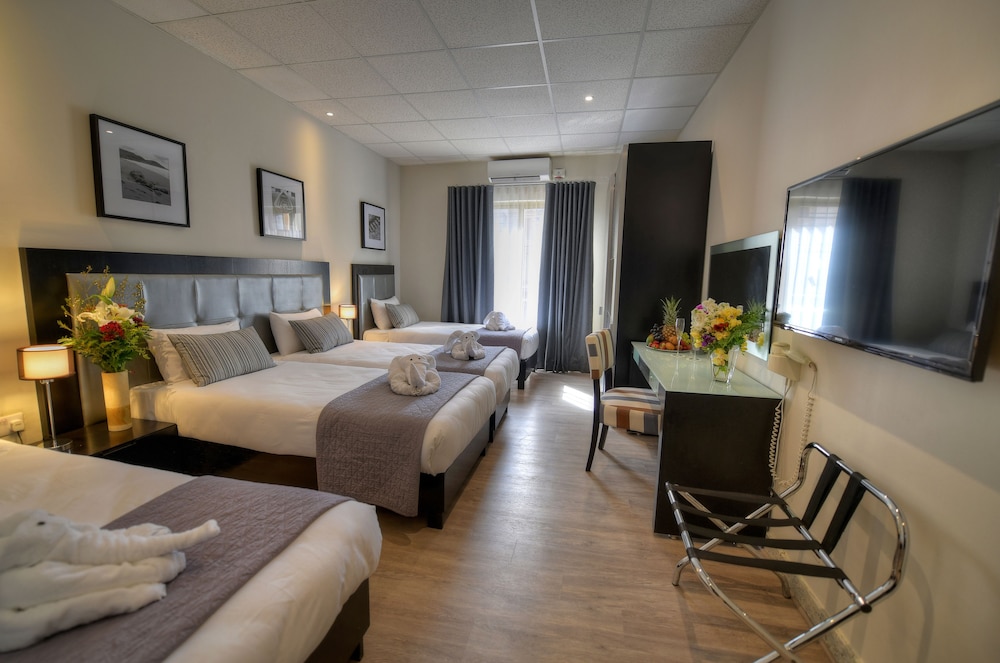 St Julians Bay Hotel 26/68