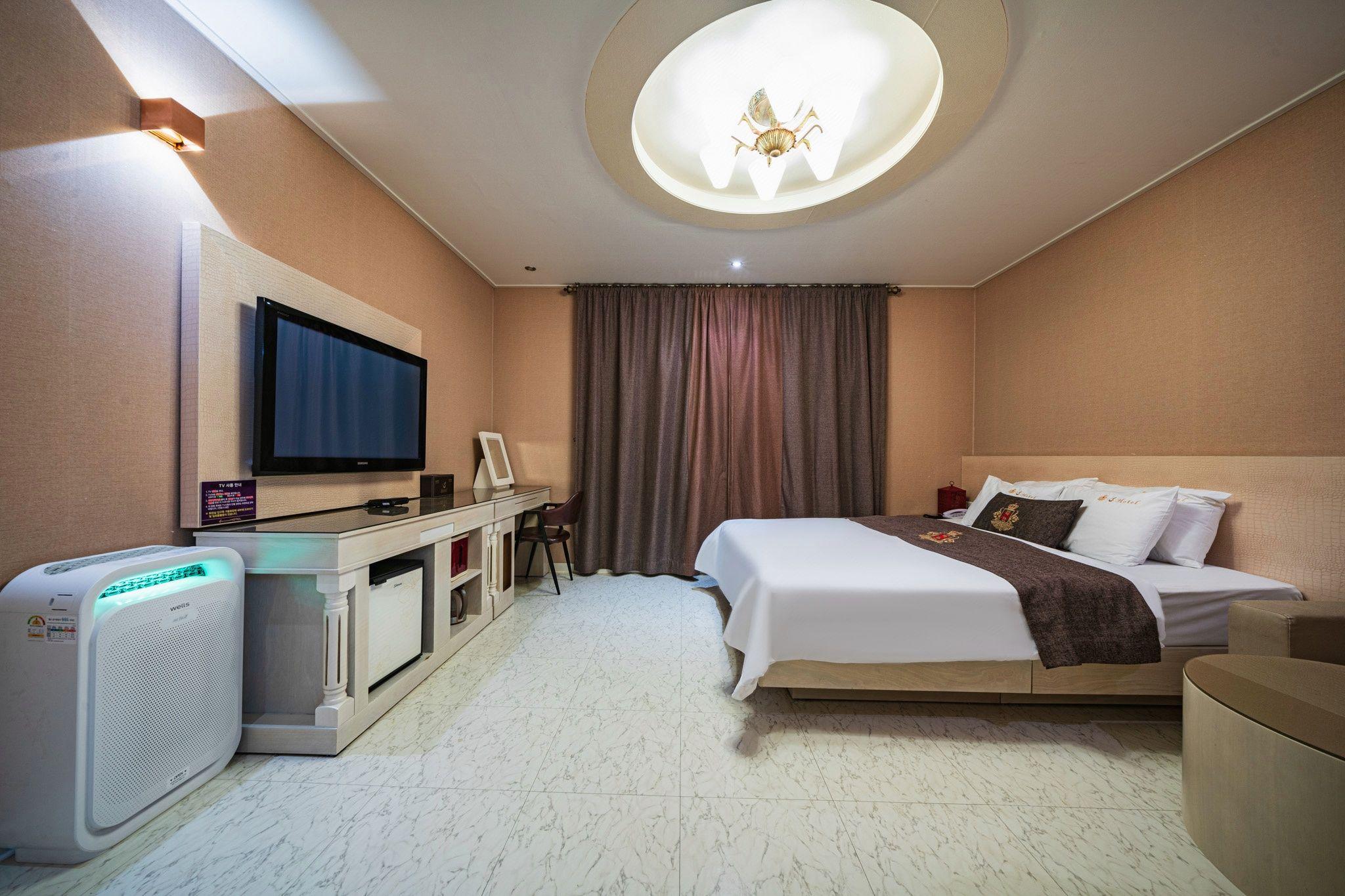 S Hotel 18/33
