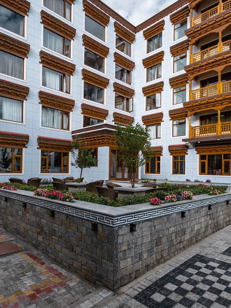 The Gawaling Ladakh 30/33