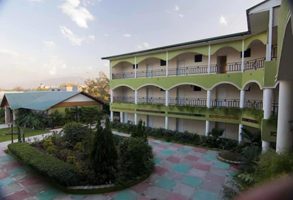 Kemael Hotel 1/21