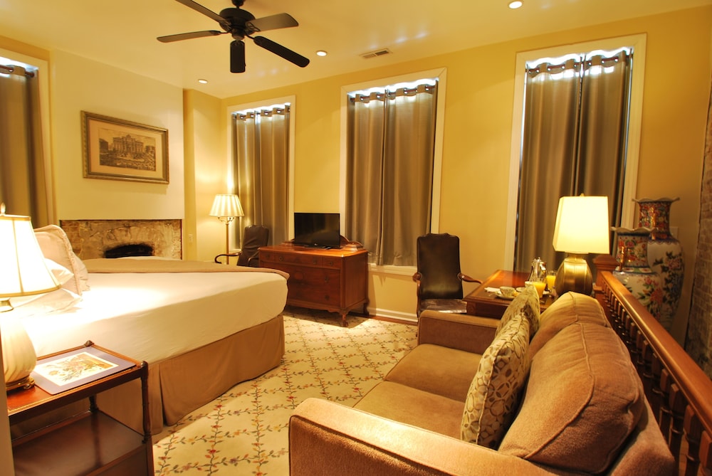 Grand Center Inn 11/37