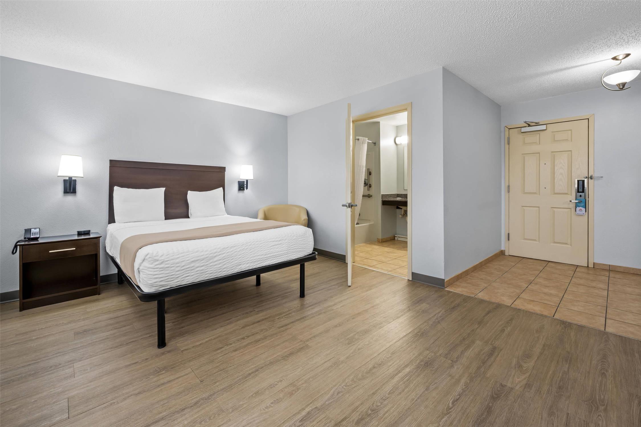 Efficiency, Double Bed, Accessible