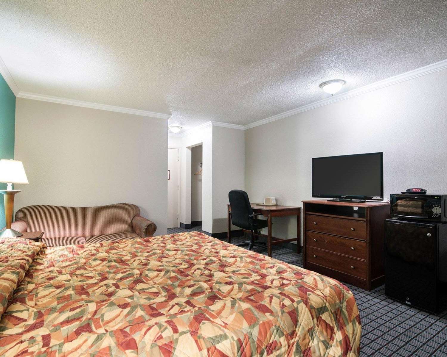 Rodeway Inn Syracuse Carrier Circle 27/32