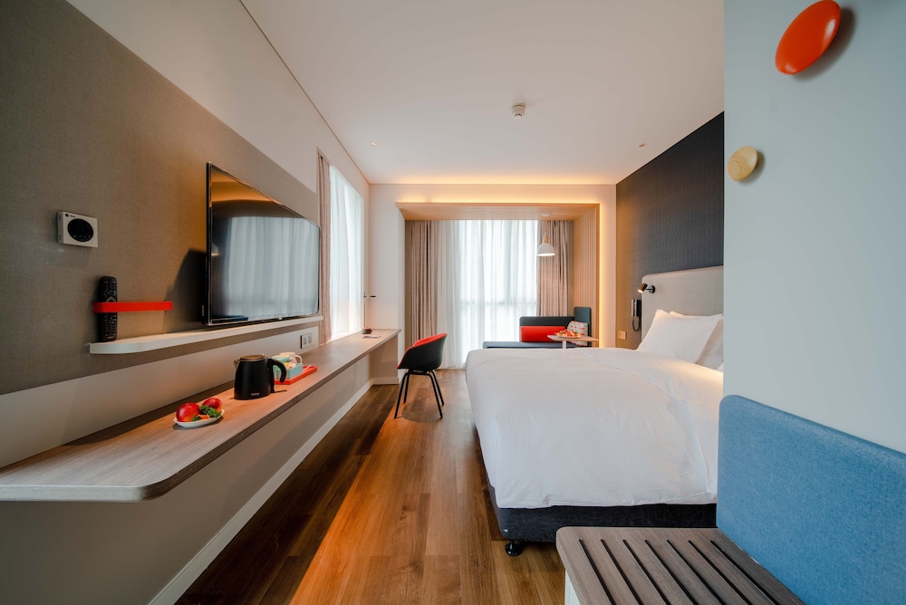Holiday Inn Express Huaibei City Center 16/58