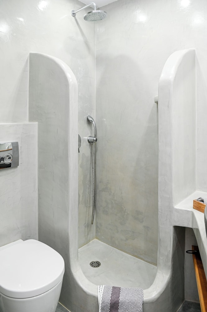 Grand, Studio, 3 Double Beds, Sea View, Balcony