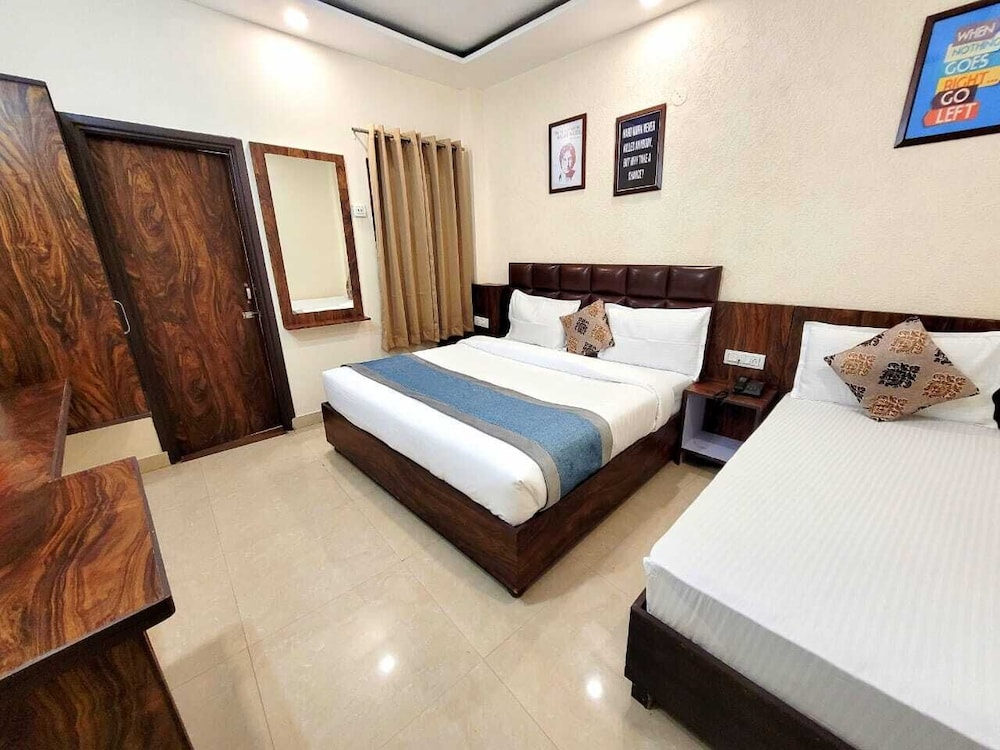 HOTEL KRISHNAS 27/59