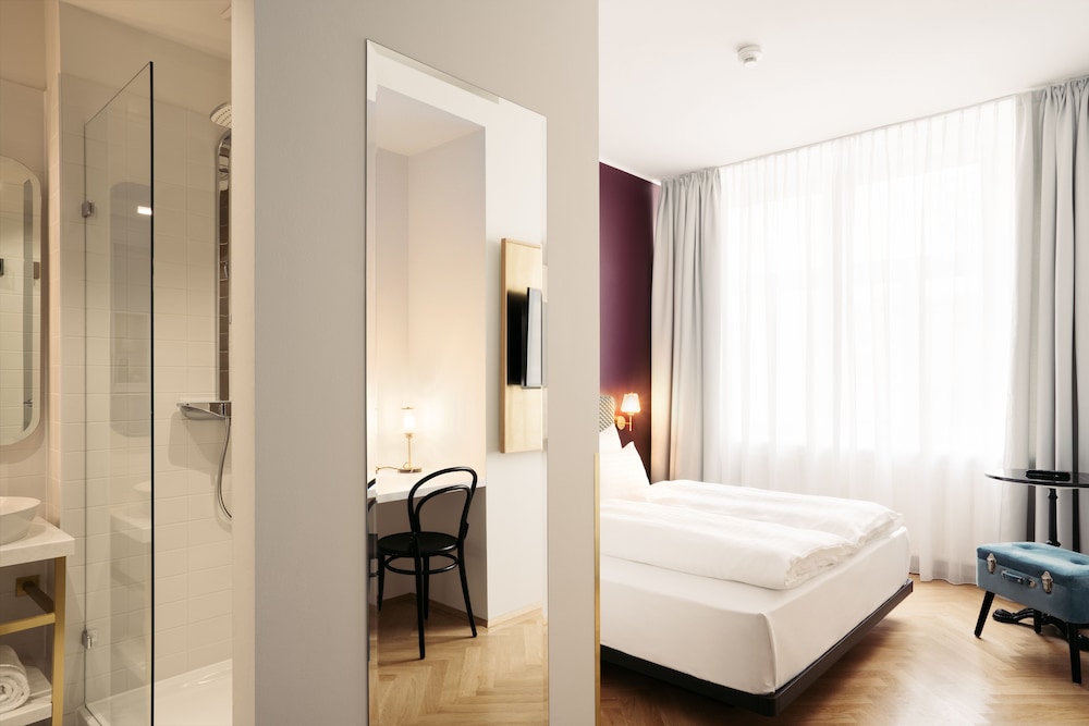 Hotel Schani Salon 16/48