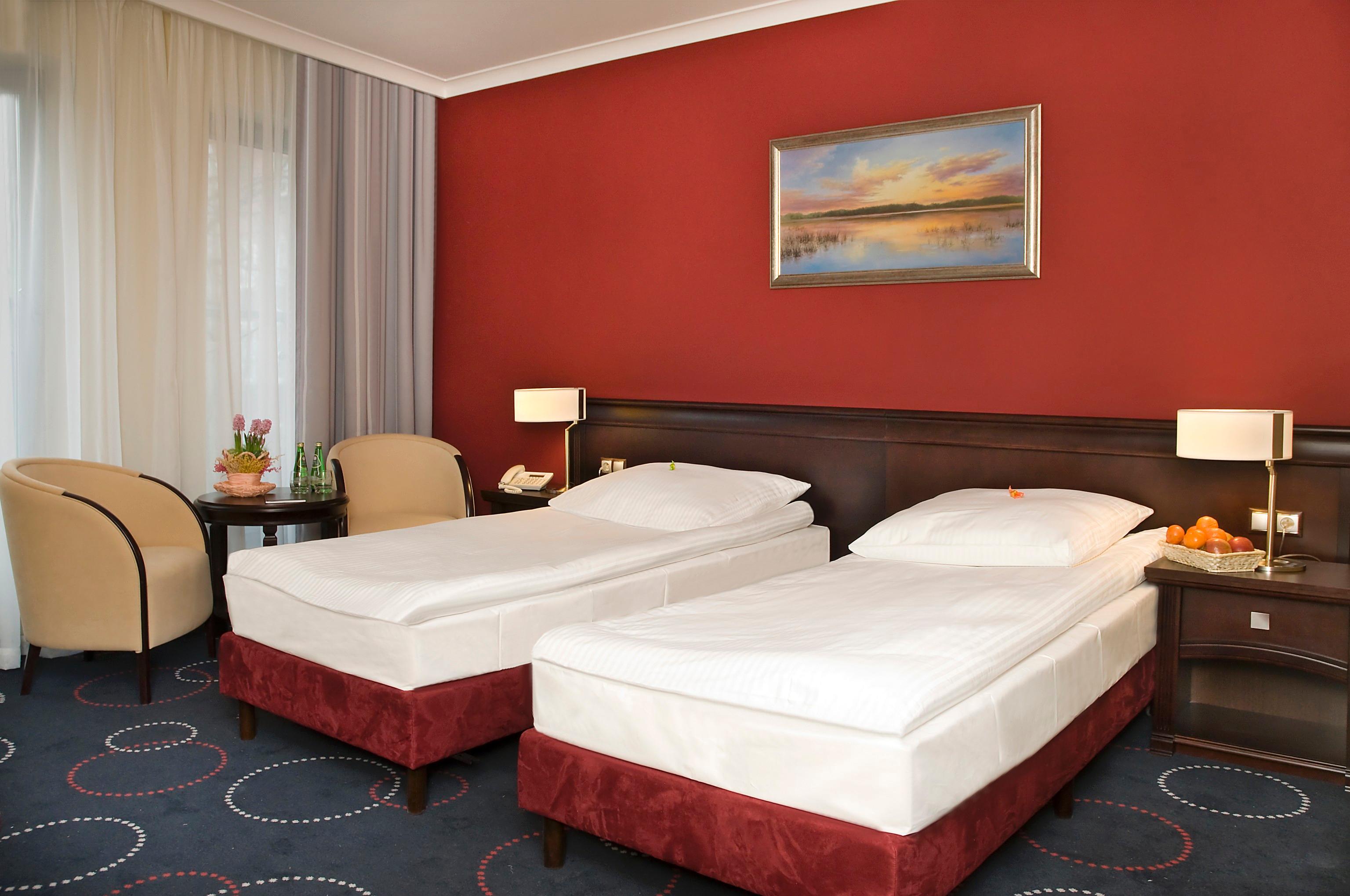 ROOM, TWIN BEDS