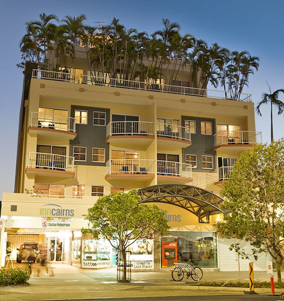 Inn Cairns 2/56