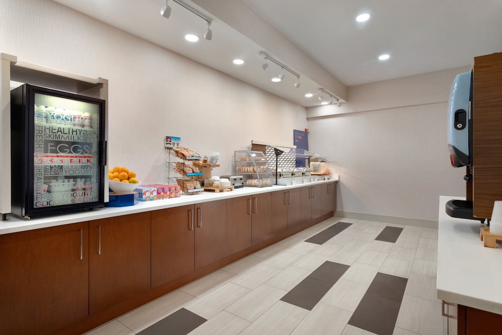 Holiday Inn Express Hotel Suites Searcy 6/50