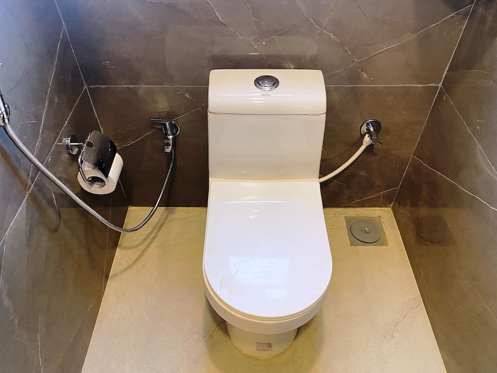 The Grand Sarovar Inn and Suites 17/19