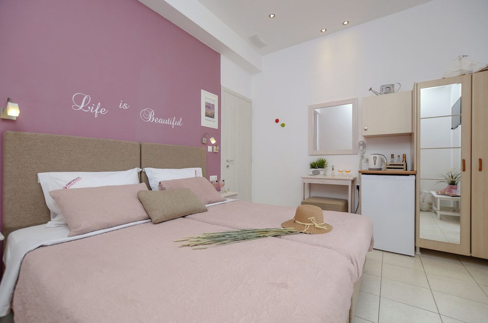 SUPERIOR, DOUBLE OR TWIN BED