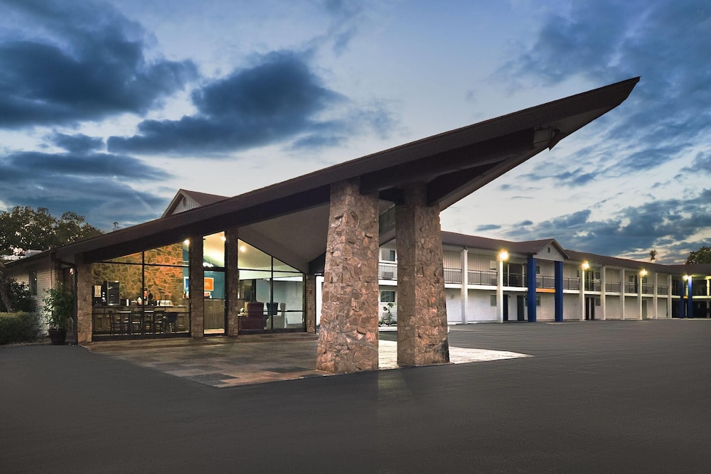 Days Inn By Wyndham Gatesville 6/41
