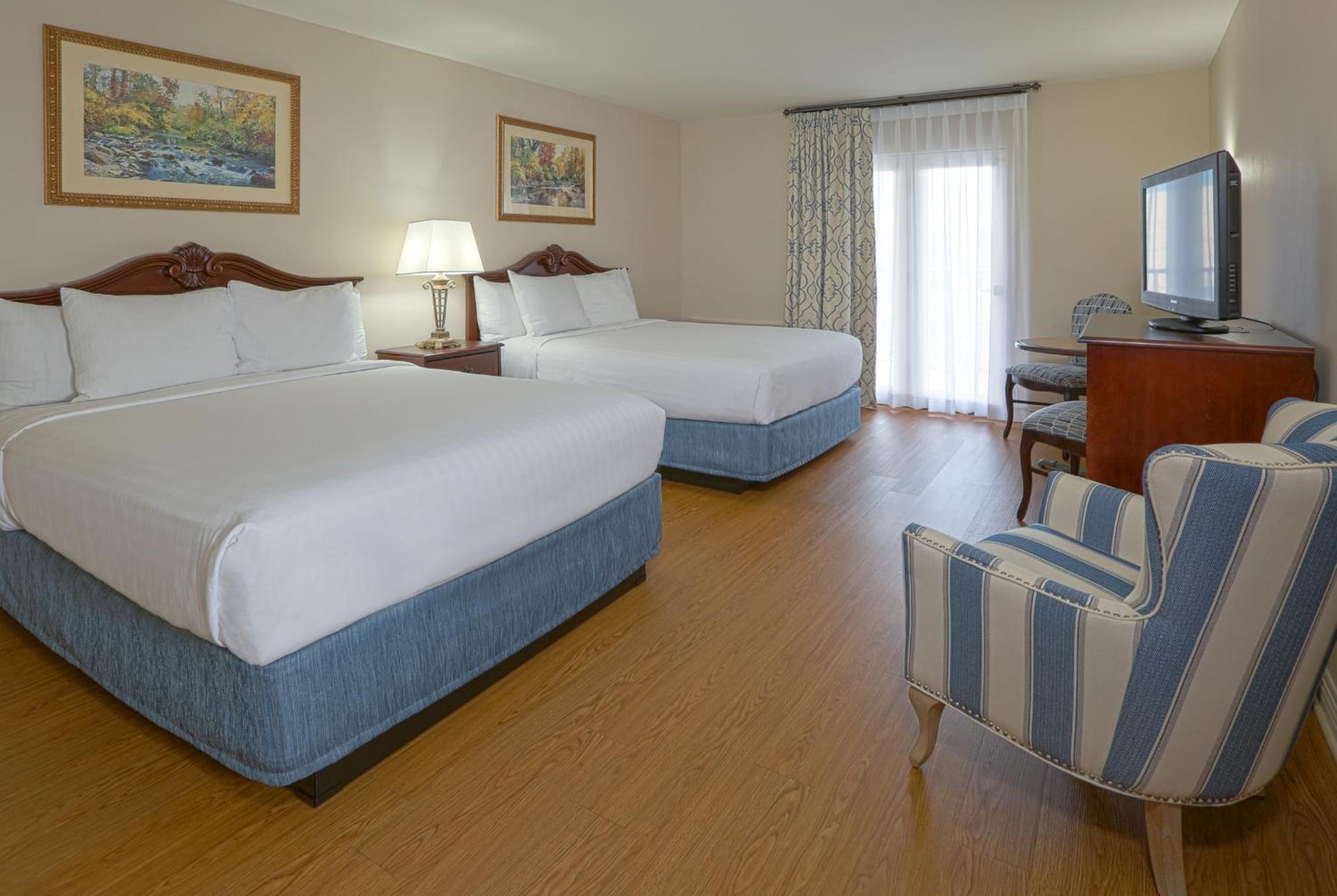 Mountain, Deluxe, 2 Queen Beds, Water Park View
