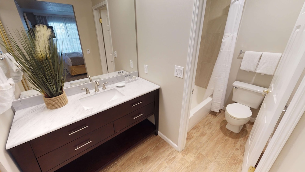 Chase Suite Hotel Newark 10/52
