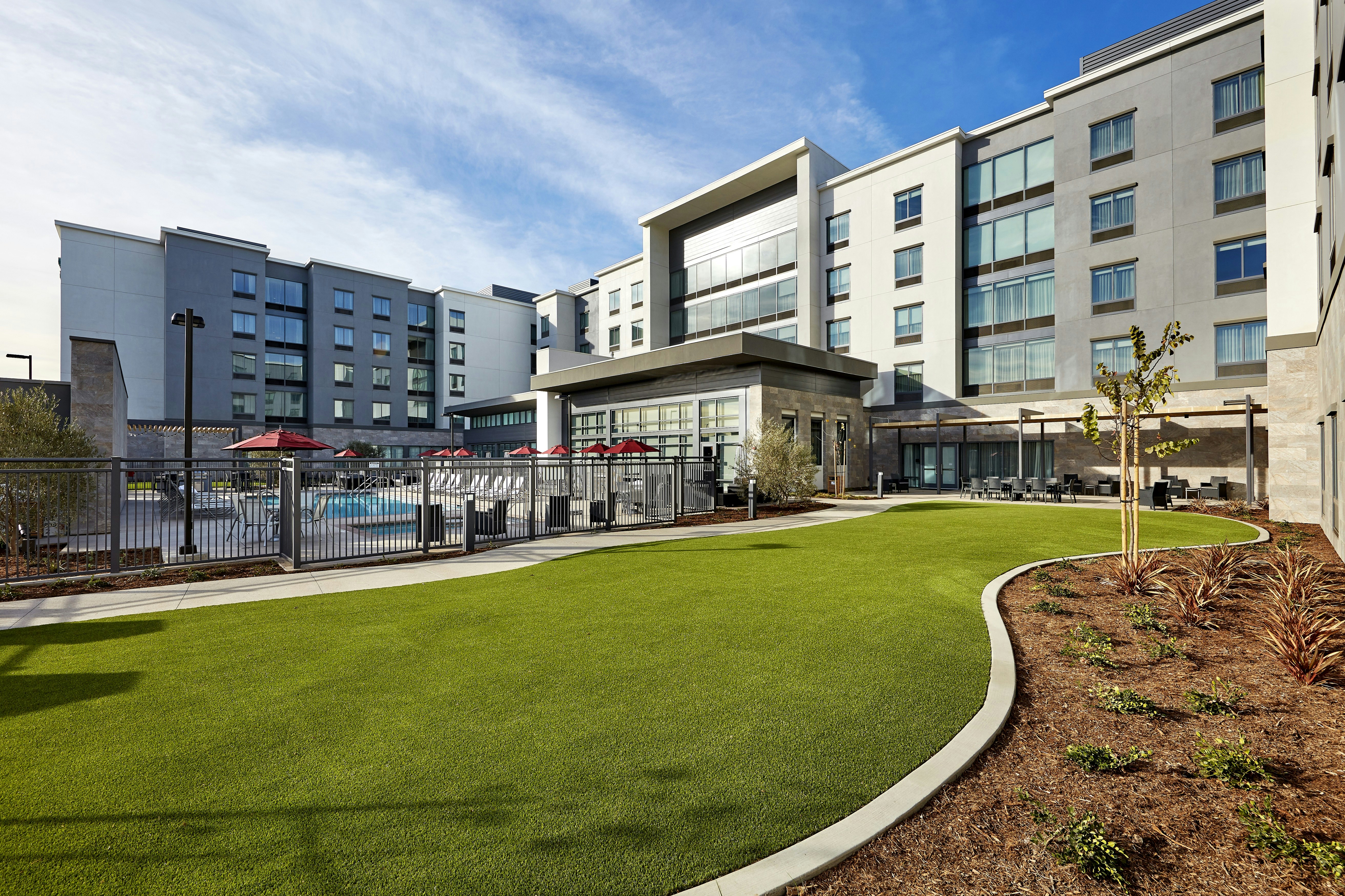 Hampton Inn Long Beach Airport 61/67