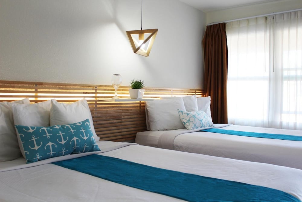 Hotel Point Loma 37/58