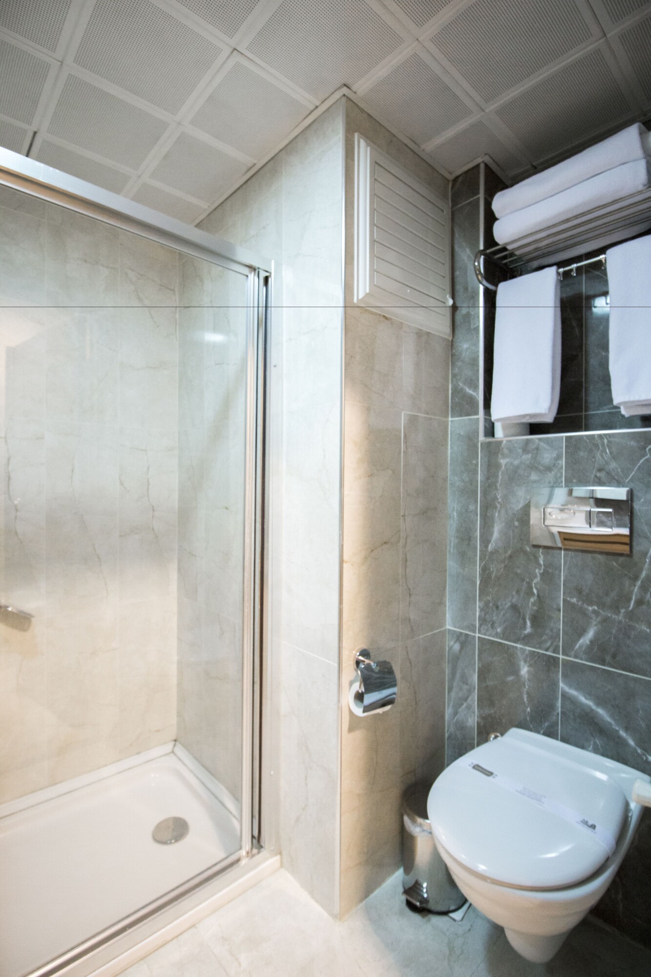 Premier, Twin Beds, Hotel Business Yatt 2/5