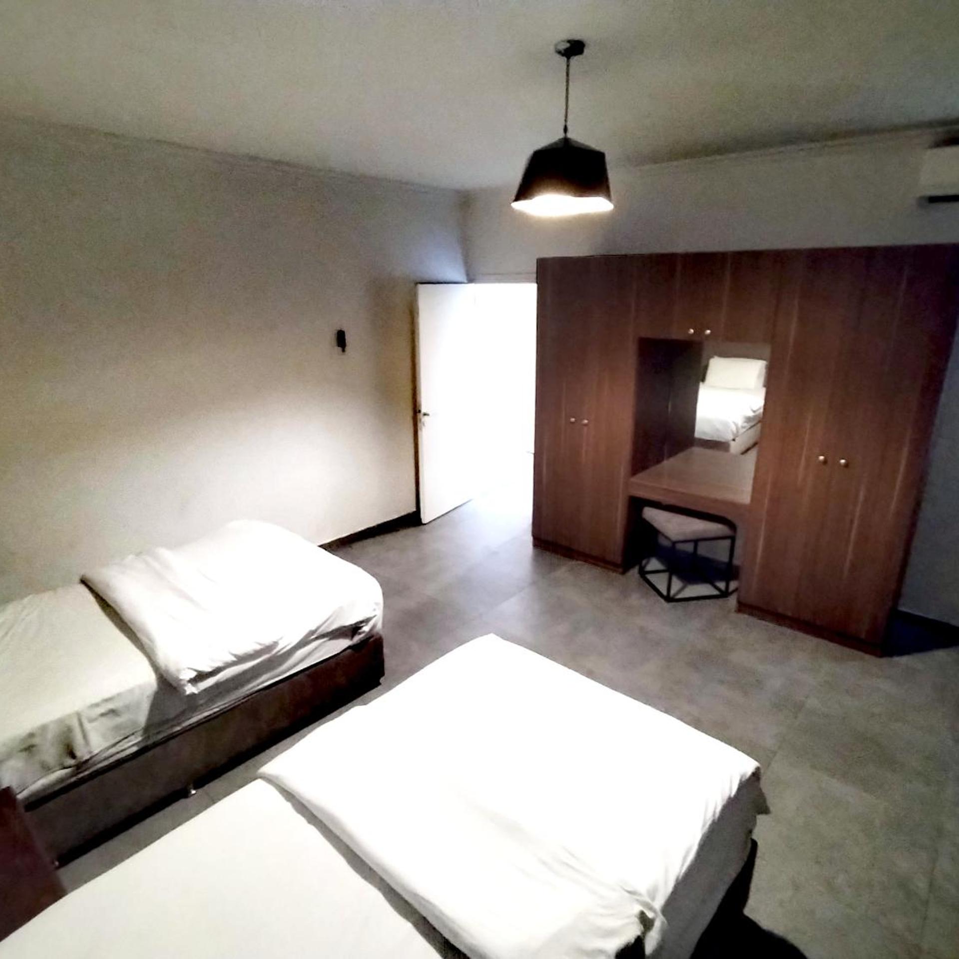 White House Suites 18/58
