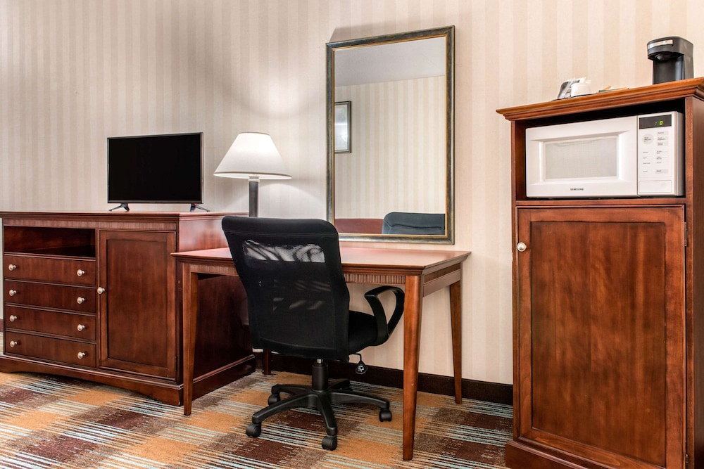 Quality Inn Suites Miamisburg 32/35